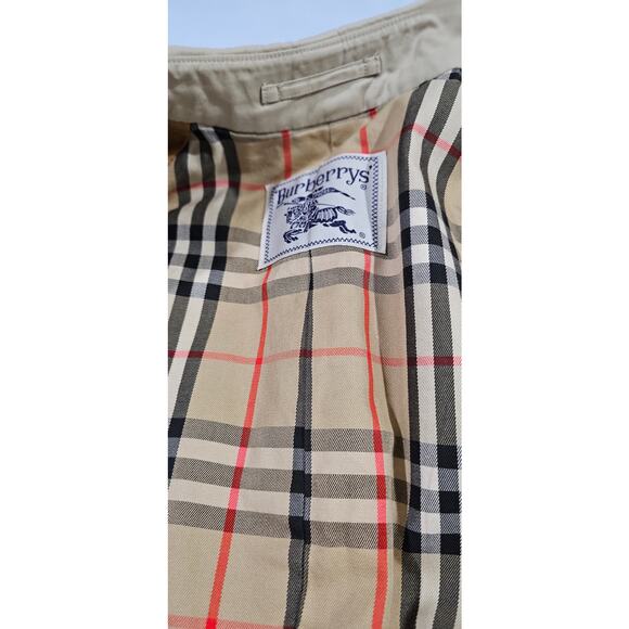 Burberry Vintage Belted Trench Coat with Nova Check Lining - Picture 3 of 15